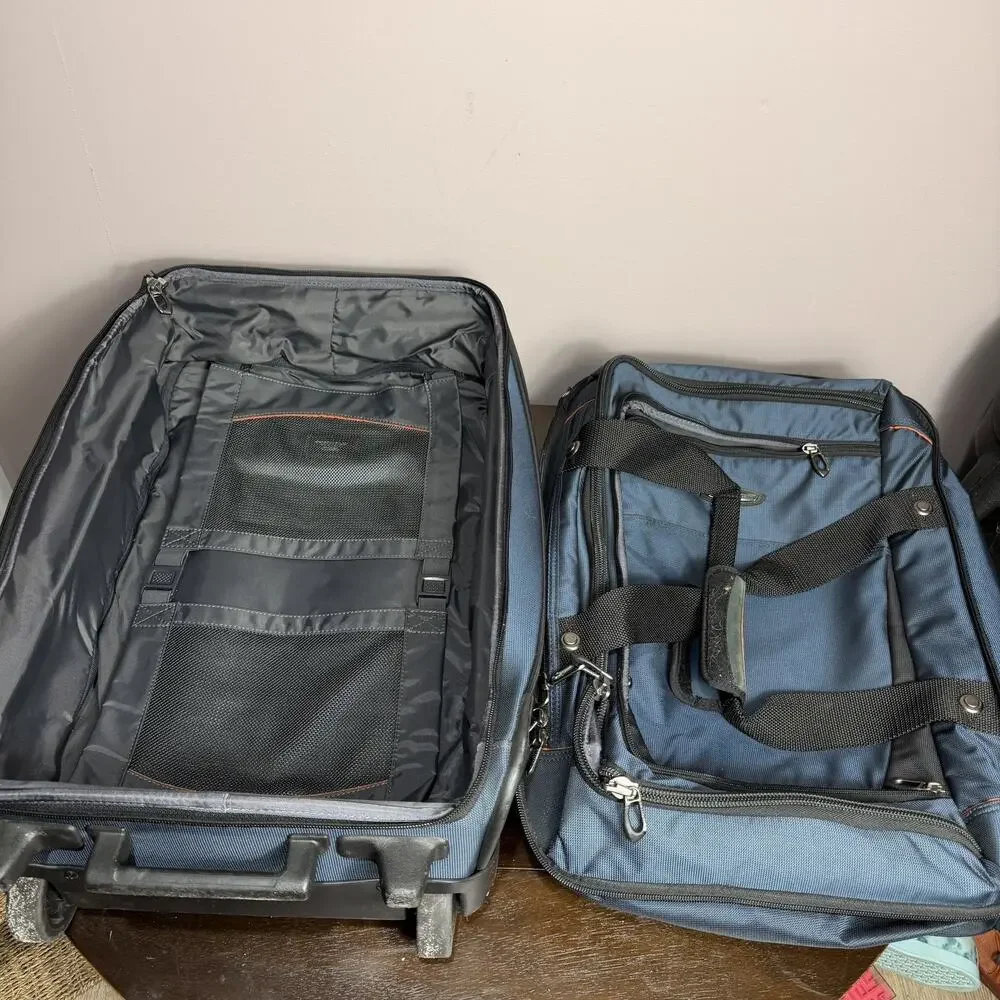 Briggs & Riley Transcend 23” Upright Rolling Duffle Luggage Blue TDUD526 $399
